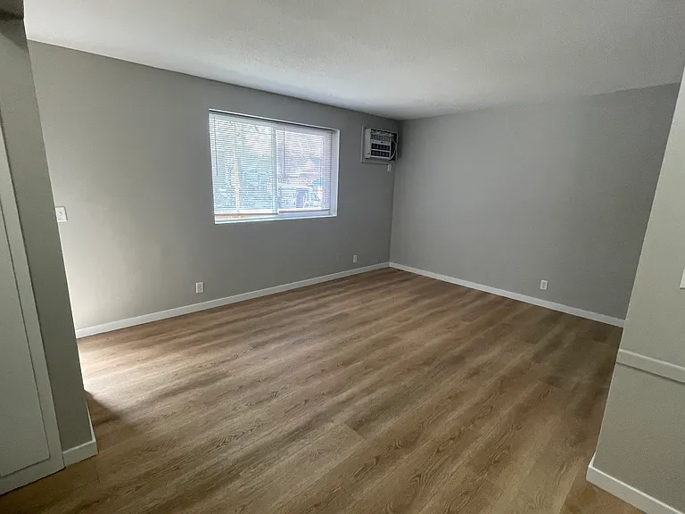 1008 S 30th Ave #8 — Photo 4