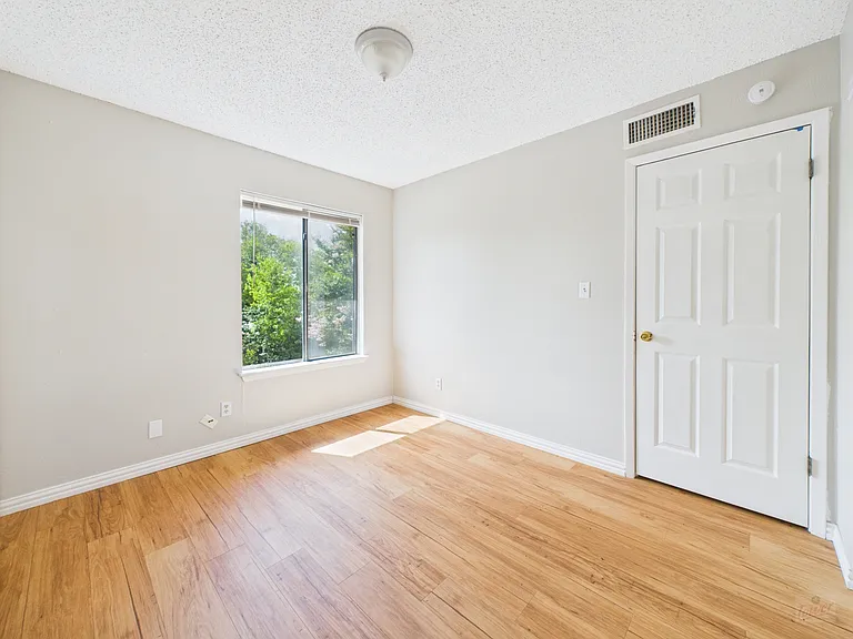 9520 Quail Village Ln — Photo 34