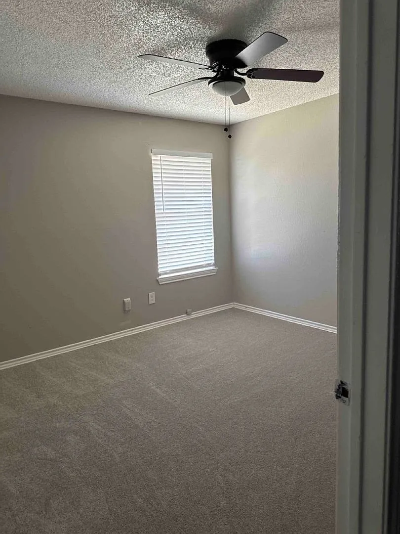 3334 Heritage Lane — Photo 3