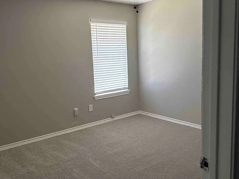 3334 Heritage Ln — Photo 3
