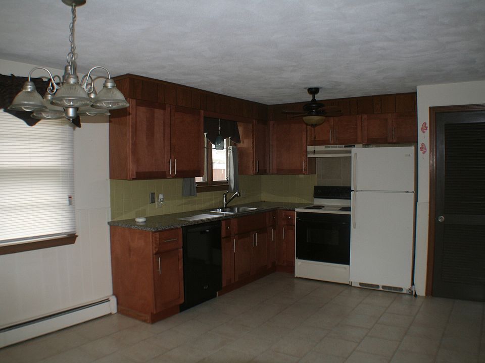2nd image of 130 Sunbury St #1