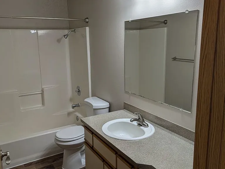 Silverwood Apartments — Photo 116