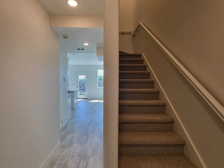 1002 E 1300 S — Photo 24