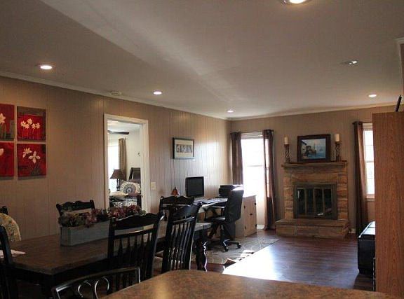 4th image of 128 Bowman St