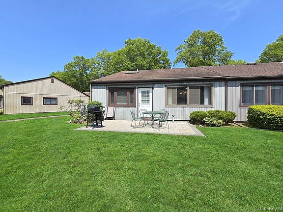 4th image of 180 Strathmore Gate Drive