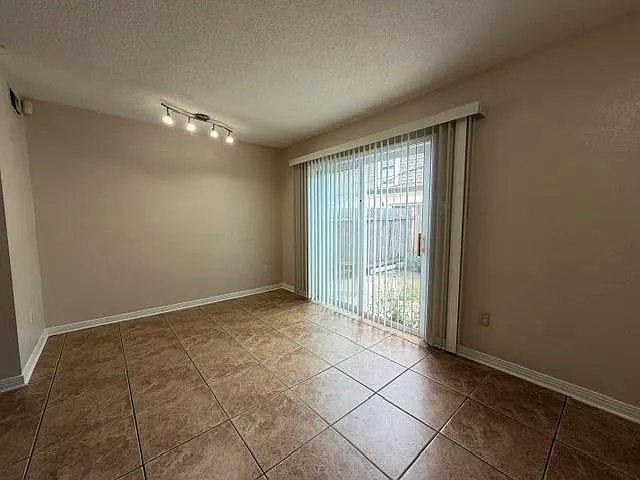 1752 Newport Pl #105 — Photo 11