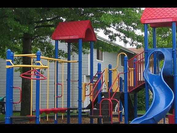 3rd image of 4000 Bayside Dr Unit 106