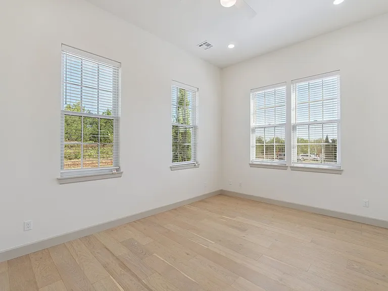 18835 Selah Way — Photo 21