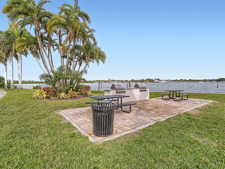 Waters Pointe — Photo 38