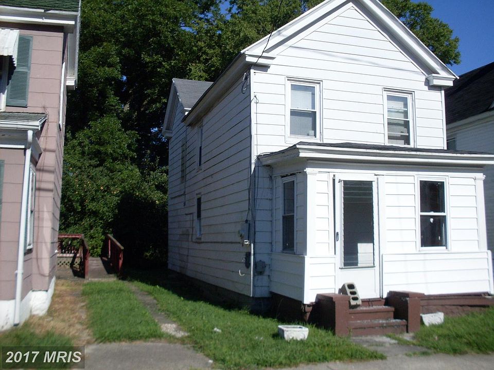 2nd image of 414 Pine St