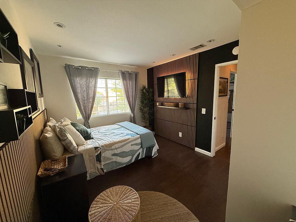 2nd image of 3044 Caruso Ln