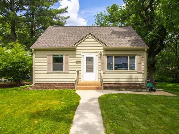 2087 Eldridge Ave E, North Saint Paul, MN 55109