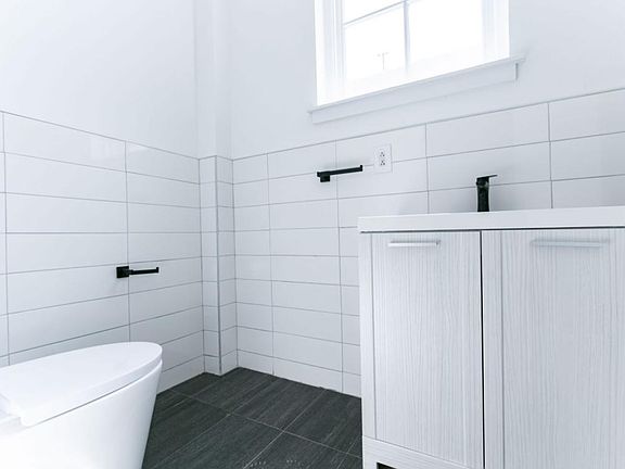 2nd image of 110 W Wildey St #1