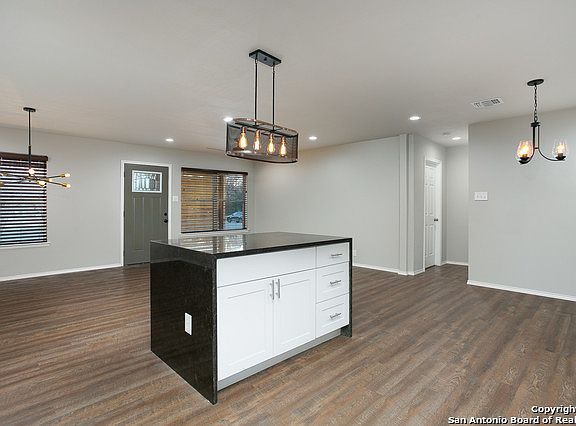 4th image of 677 E Woodlawn Ave