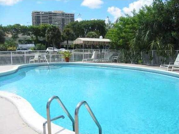 5th image of 1750 NE 115th St APT 604