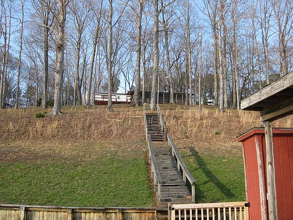 3rd image of 185 Wilsor Oaks Dr #2