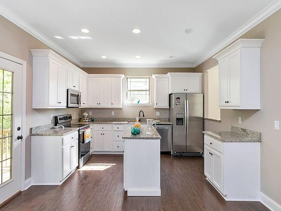 3rd image of 1472 Woodland Cove Dr