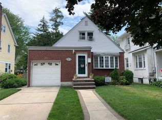 61 Beech St, Floral Park, NY 11001