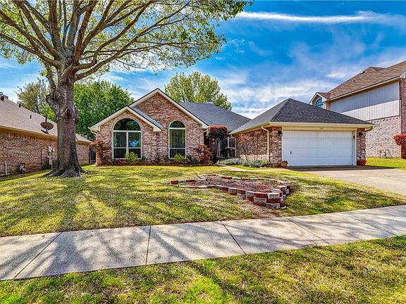 2nd image of 6816 Hickory Hollow Ln