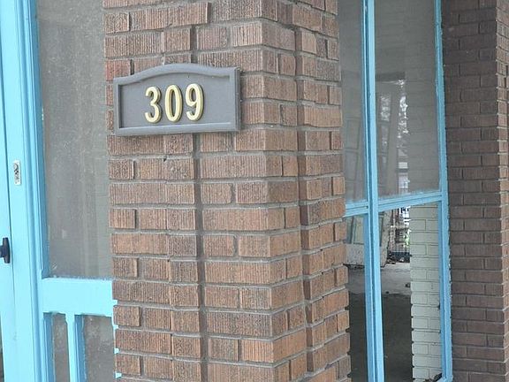 3rd image of 309 Lasalle St