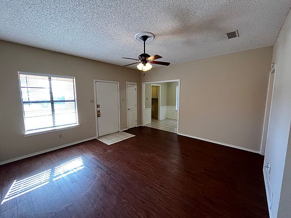 5th image of 4906 66th St Unit B