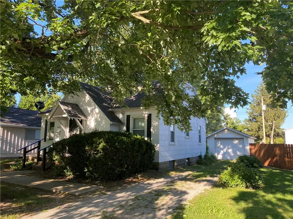 1606 10th St, Charleston, IL 61920