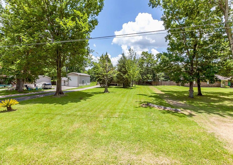 1st image of 15242 Palmetto Ln