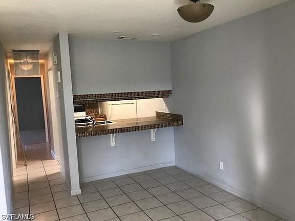 3rd image of 512 SE 7th Ave APT B