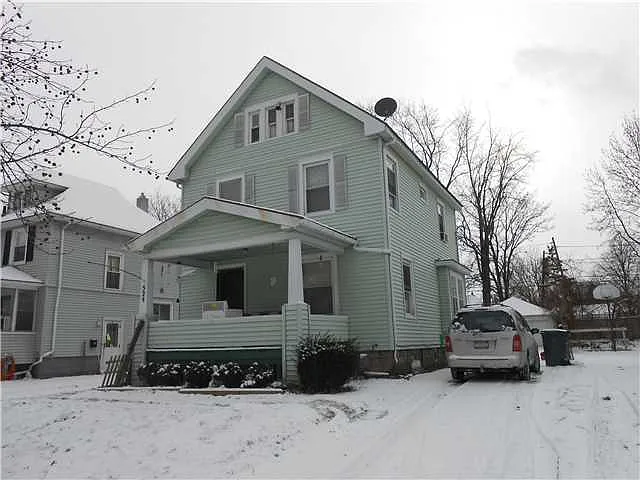 525 Birr St photo 1