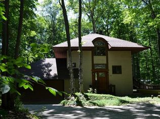 809 W Hathaway Rd, Harbor Springs, MI 49740