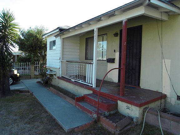 2nd image of 2627 Bartlett Ave