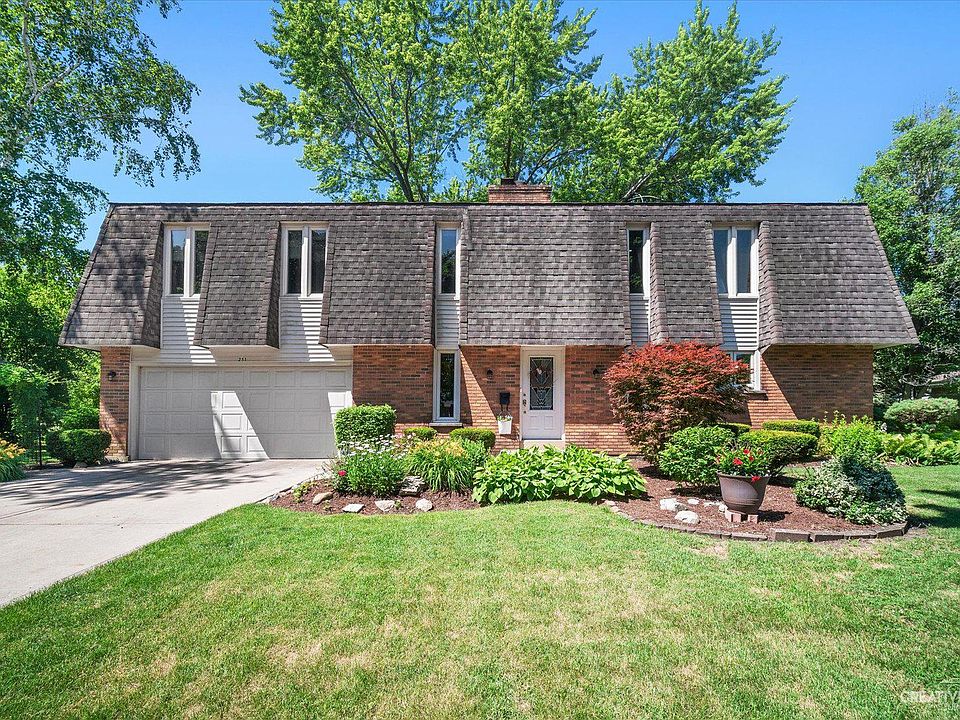 1st image of 251 Carriage Hill Dr