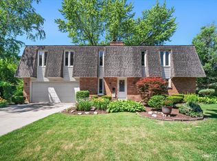 251 Carriage Hill Dr, Aurora, IL