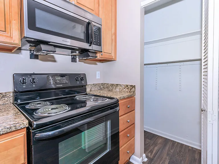 FULLY EQUIPPED KITCHEN WITH A PANTRY