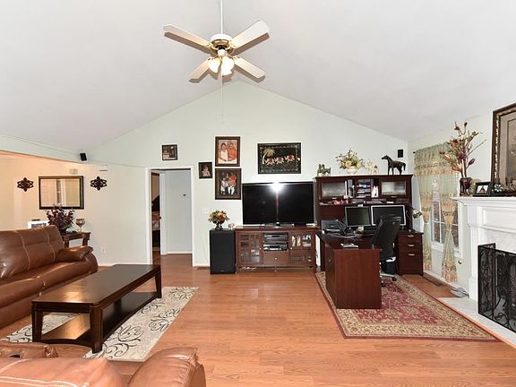 5th image of 2713 Calumet Farm Ln