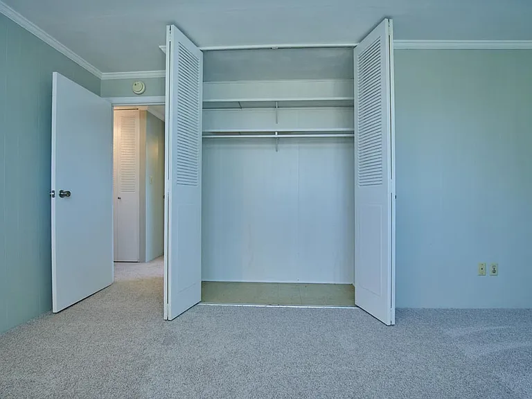 Seven Oaks Apartments — Photo 11