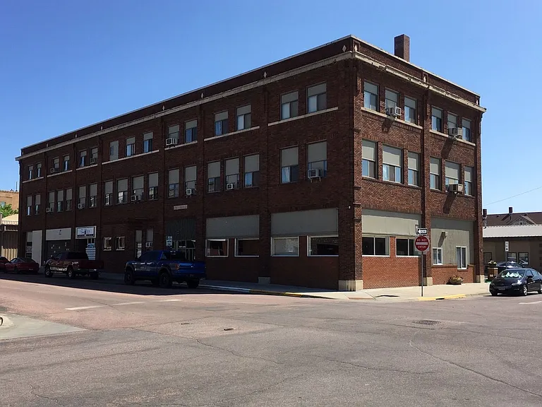 312 N Lawler St — Photo 2