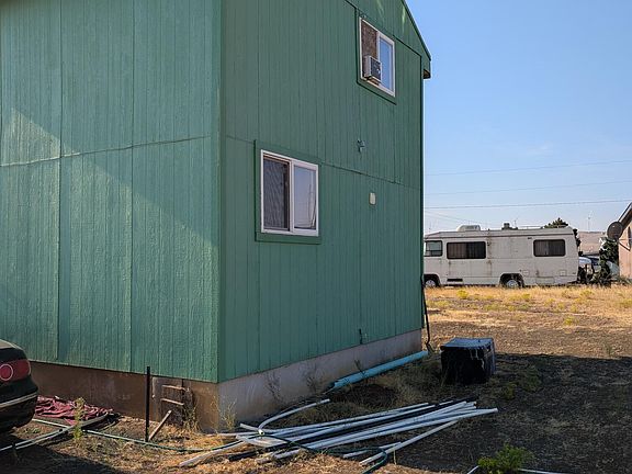 2nd image of 705 Skyline Ave