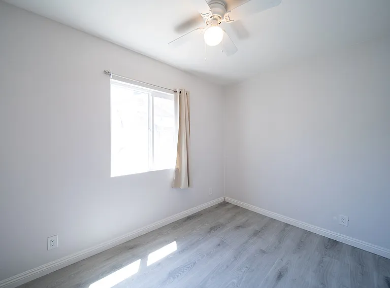 118 E Shady Grove Dr — Photo 4