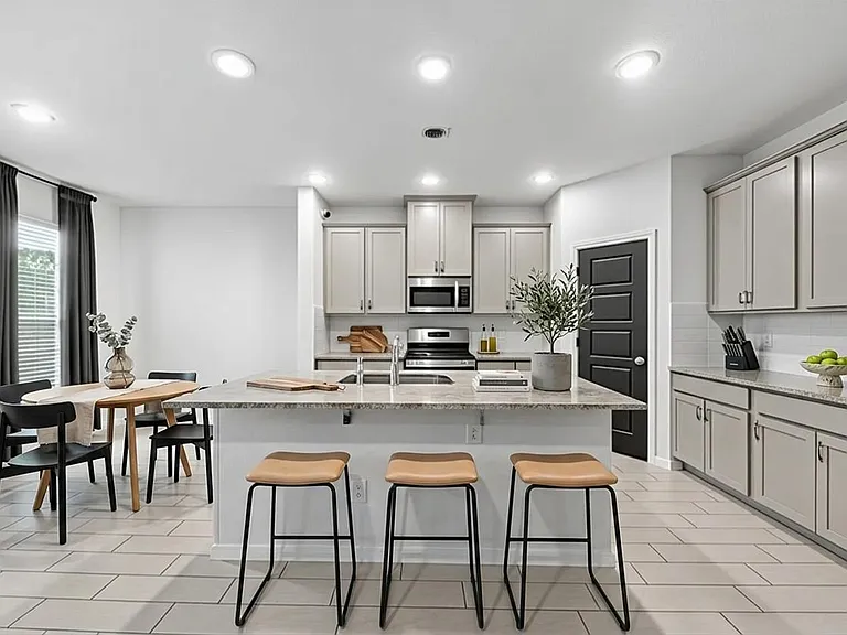 3303 Falling Brook Dr — Photo 8