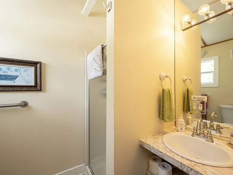 415 Julia St — Photo 21