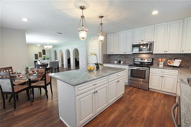 1st image of 751 Knollridge Dr