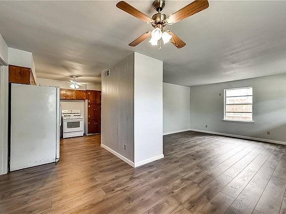 4th image of 610 King Richard St