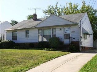 20736 Applegate Rd, Maple Heights, OH 44137