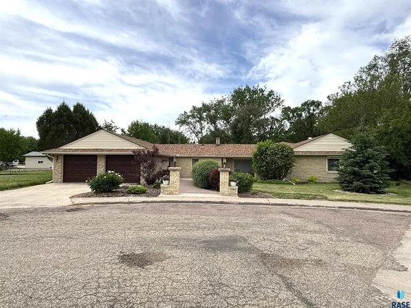 316 E 5th St, Miller, SD 57362