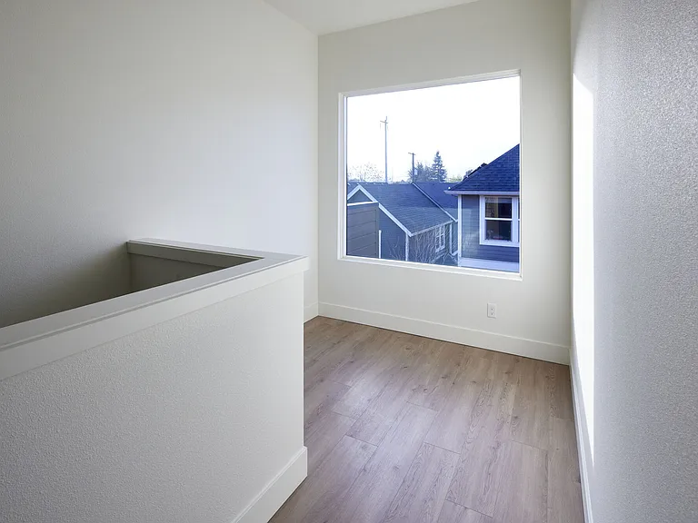 140 NE Sacramento St — Photo 55