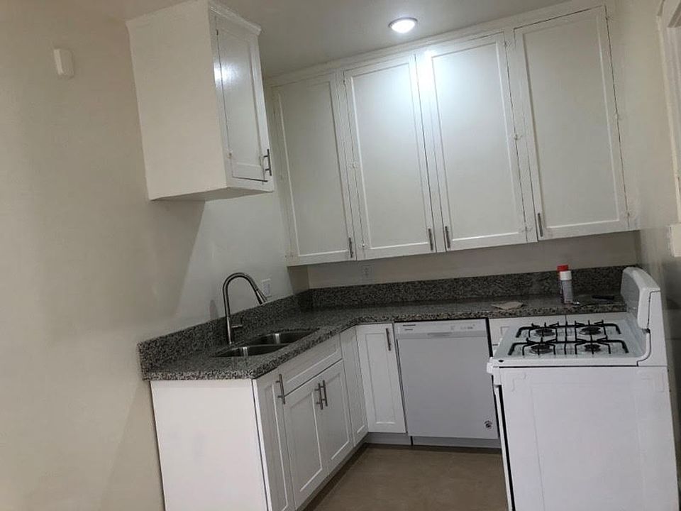 1st image of 426-428 N Spaulding Ave
