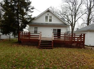 690 Jefferson Ave, Elgin, IL 60120