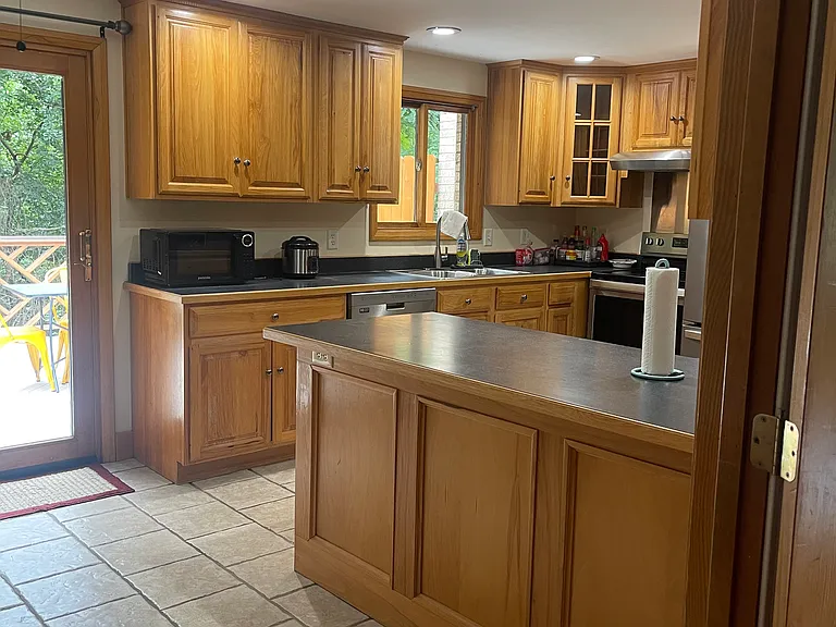 Hillcrest Cir — Photo 8
