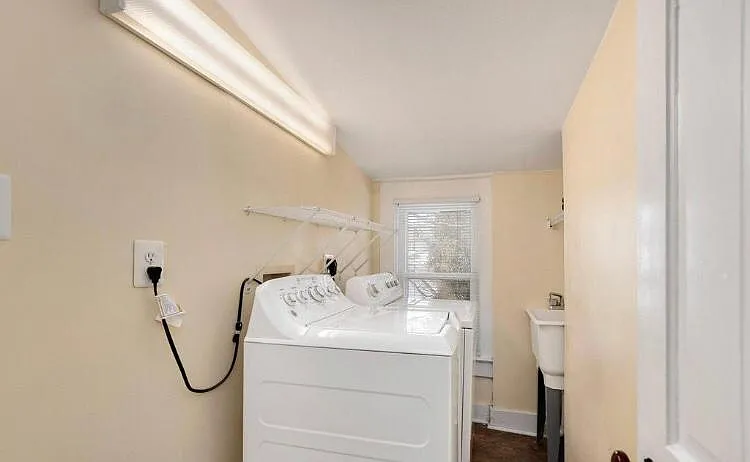 305 Lennox Ave — Photo 2
